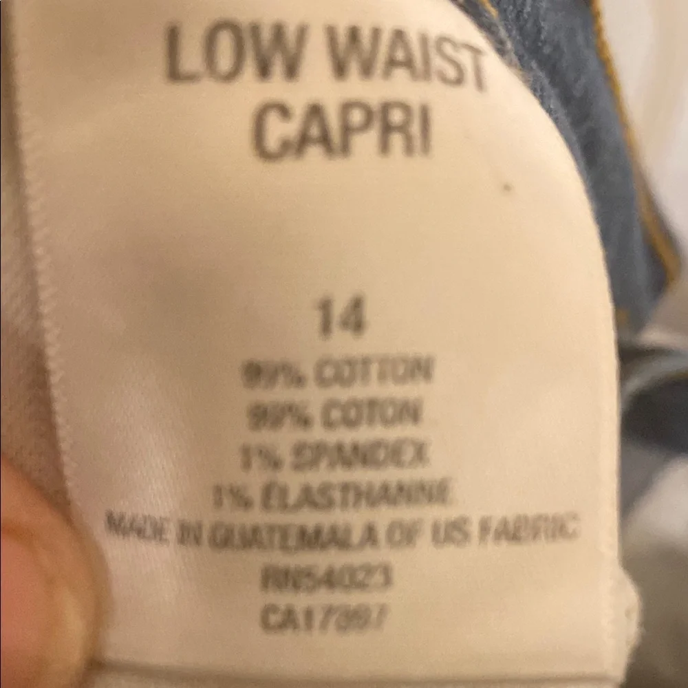 ❤️‍🔥4 for $20 Old Navy Blue Capri Jeans with Distressed Look - Picture 3 of 4
